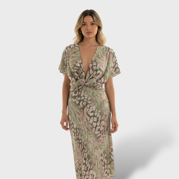Vestido estampado con diseño torcido y mangas cortas