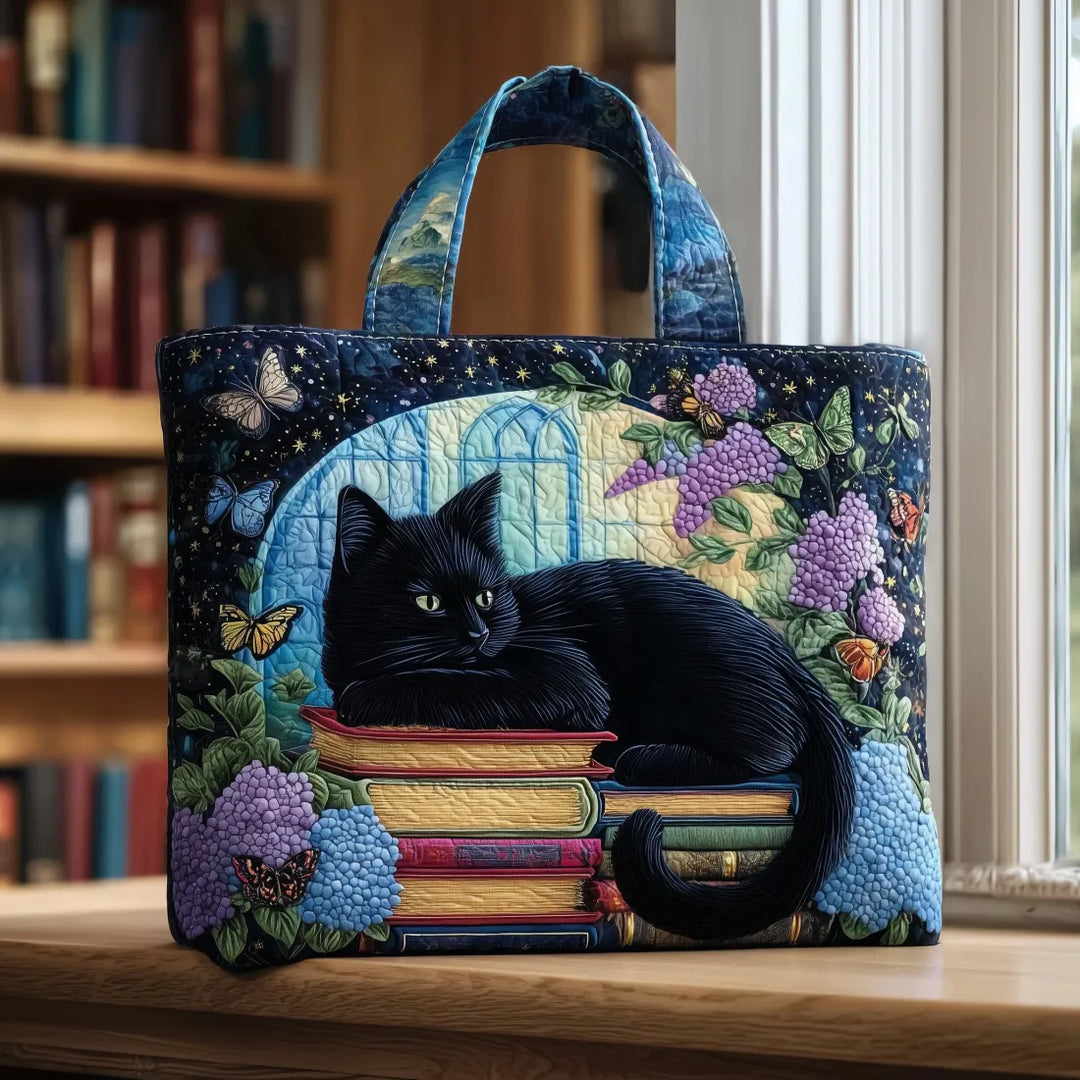 PILAR | BOLSO ARTESANAL DE GATO NEGRO SOBRE LIBROS