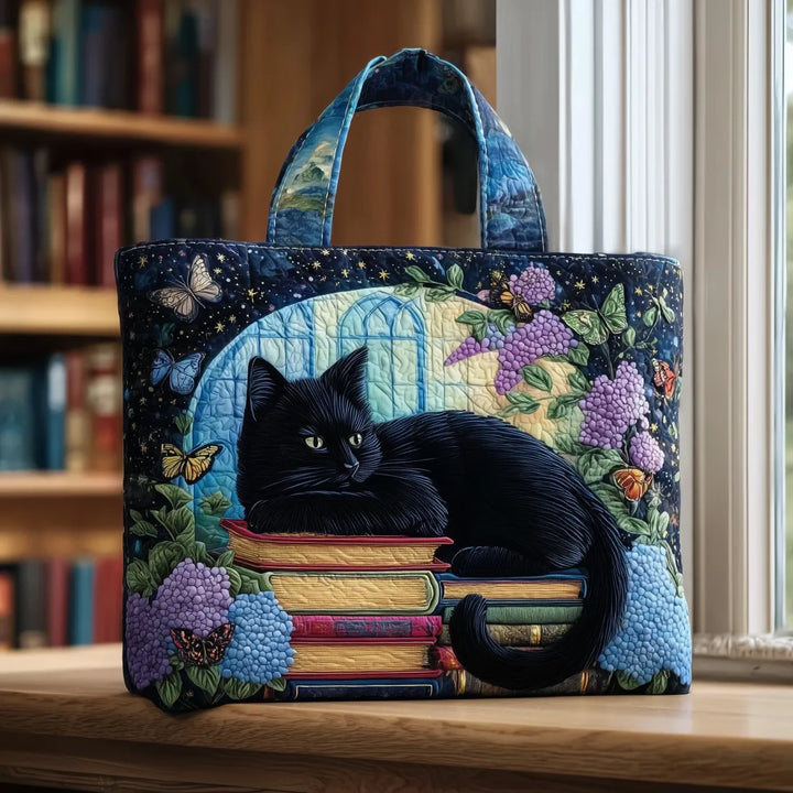 PILAR | BOLSO ARTESANAL DE GATO NEGRO SOBRE LIBROS