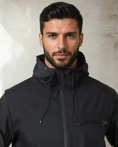 Chaqueta técnica con capucha masculina