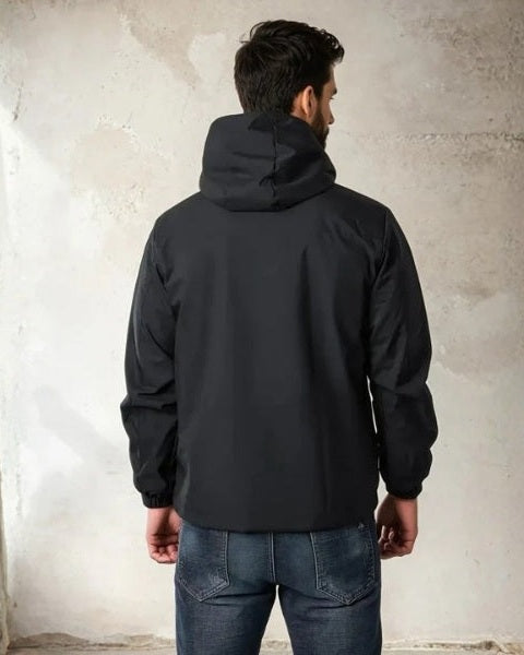 Chaqueta técnica con capucha masculina