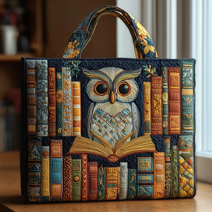 ROSA | BOLSO DE BÚHO ARTESANAL ENTRE LIBROS ANTIGUOS