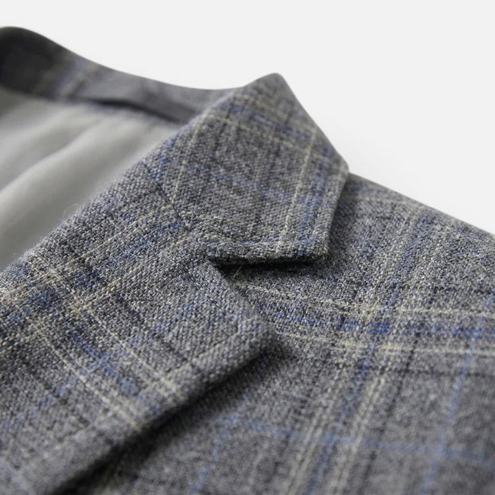 Blazer entallado de cuadros elegante