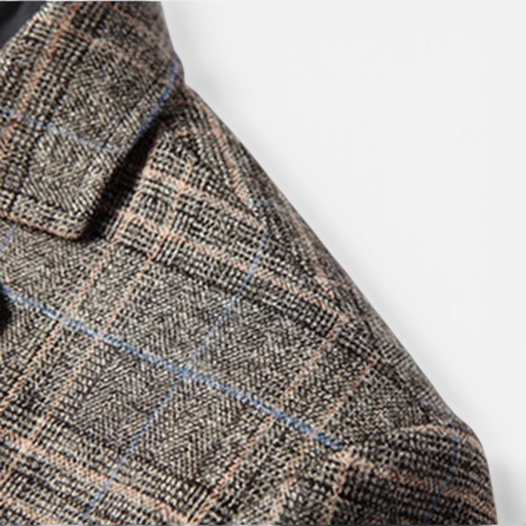 Blazer entallado de cuadros elegante