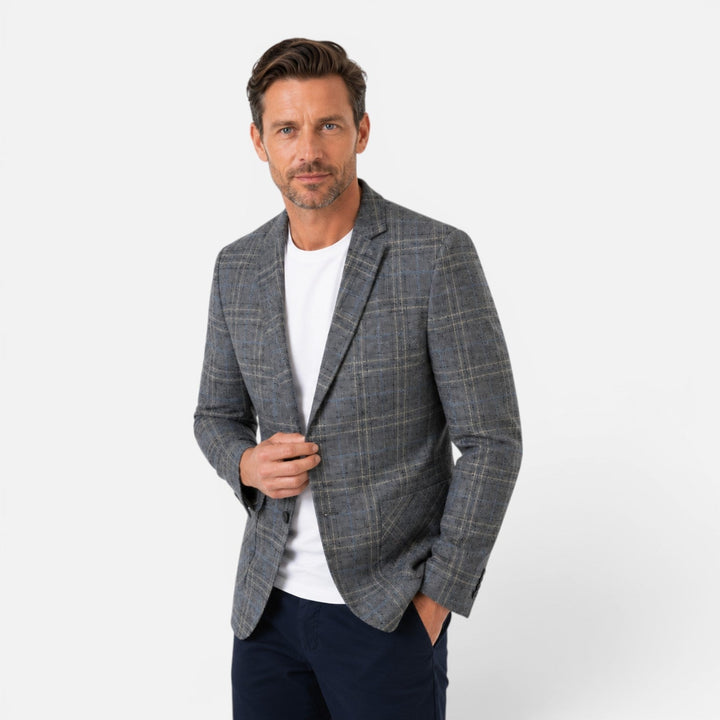 Blazer entallado de cuadros elegante