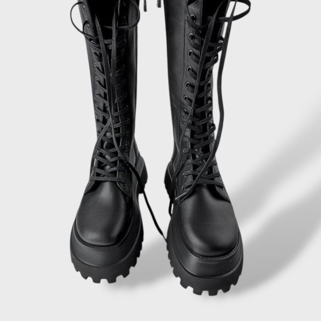Botas Altas Mujer Negras con Cordones y Suela Track – Camila Sevilla