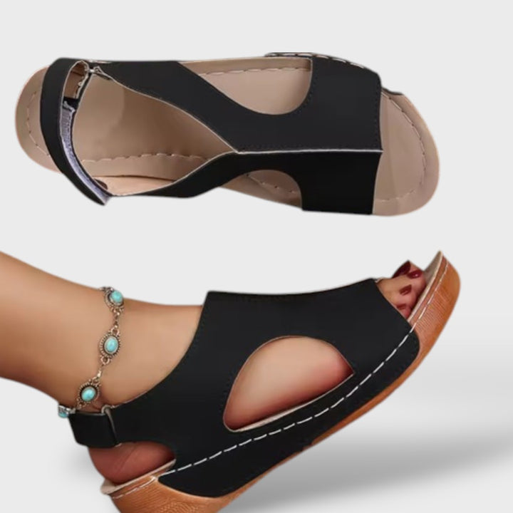 Sandalias Cuña Piel Calado Lateral Velcro