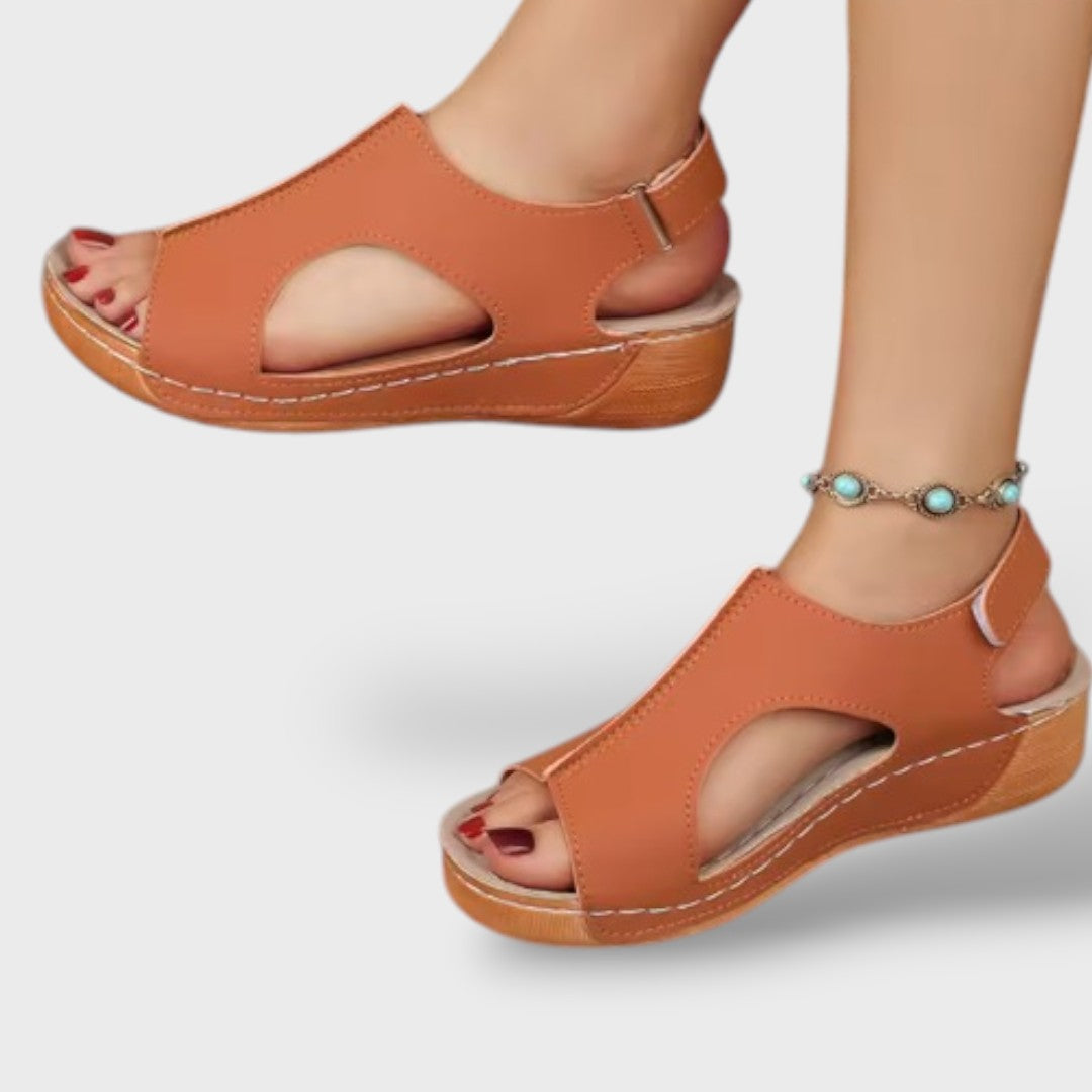 Sandalias Cuña Piel Calado Lateral Velcro