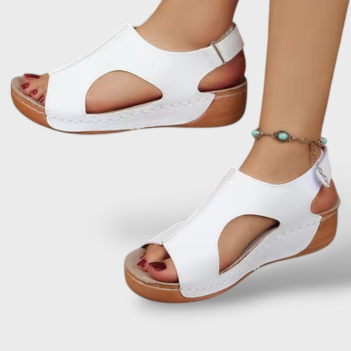 Sandalias Cuña Piel Calado Lateral Velcro