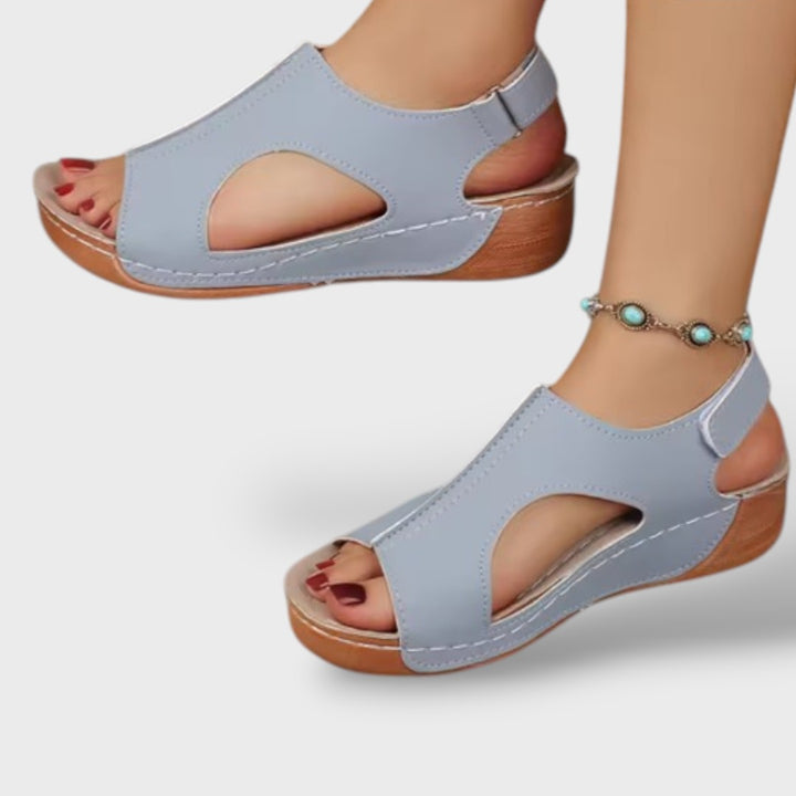 Sandalias Cuña Piel Calado Lateral Velcro