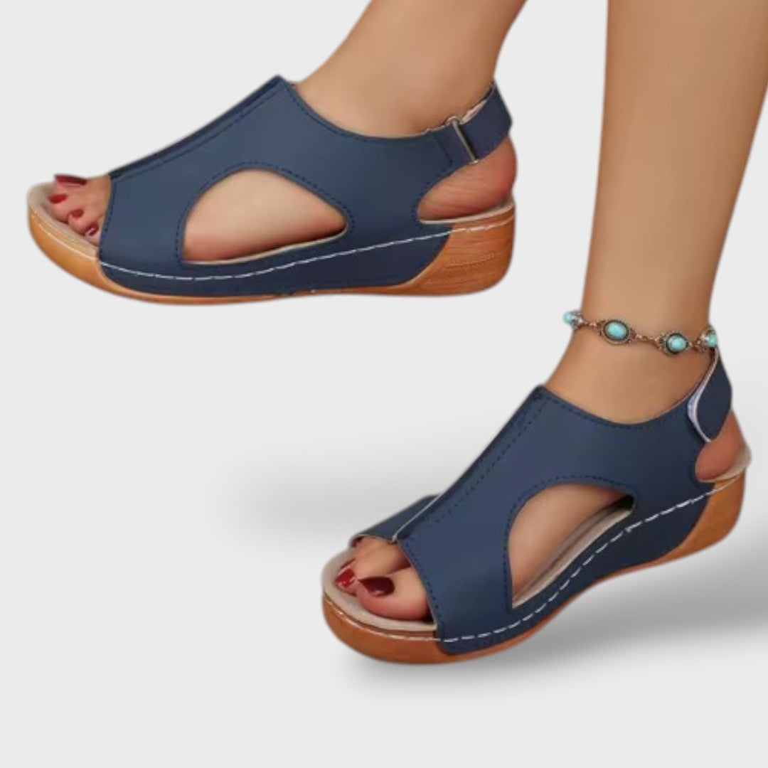 Sandalias Cuña Piel Calado Lateral Velcro