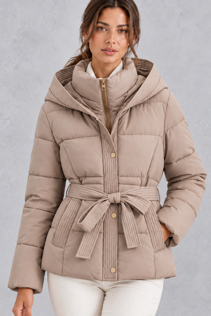 Chaqueta acolchada con capucha y cinturón