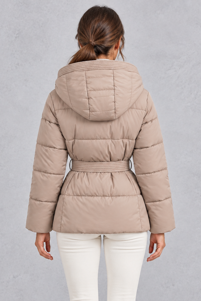 Chaqueta acolchada con capucha y cinturón