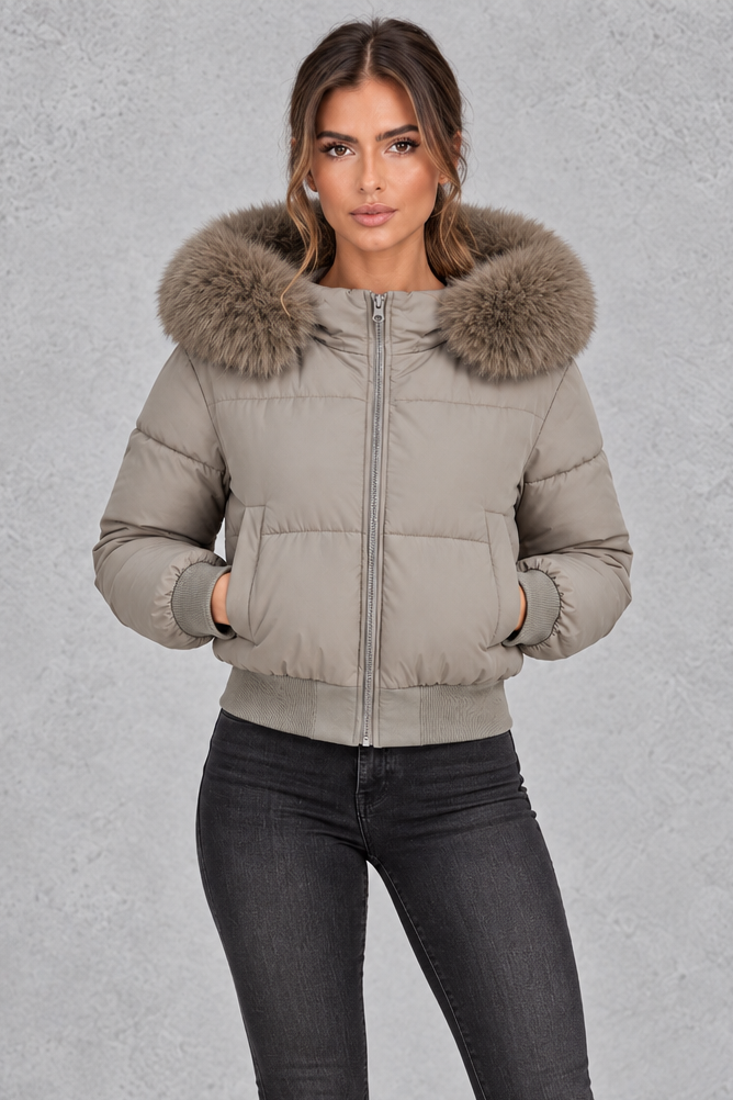 Chaqueta acolchada con cuello de pelo