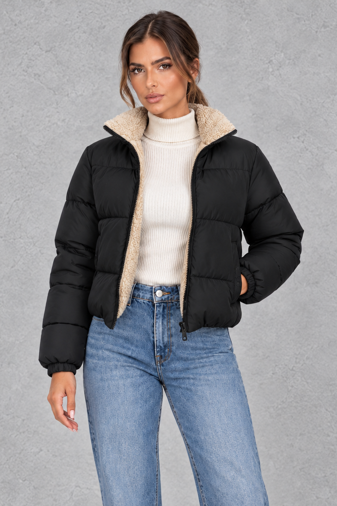 Chaqueta acolchada corta con sherpa