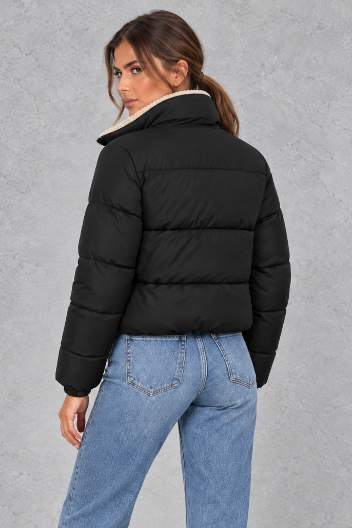 Chaqueta acolchada corta con sherpa