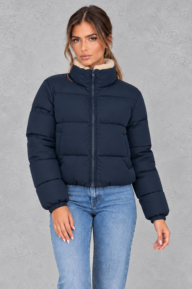 Chaqueta acolchada corta con sherpa