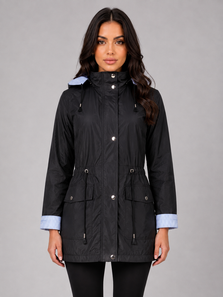 Chaqueta impermeable ligera con capucha
