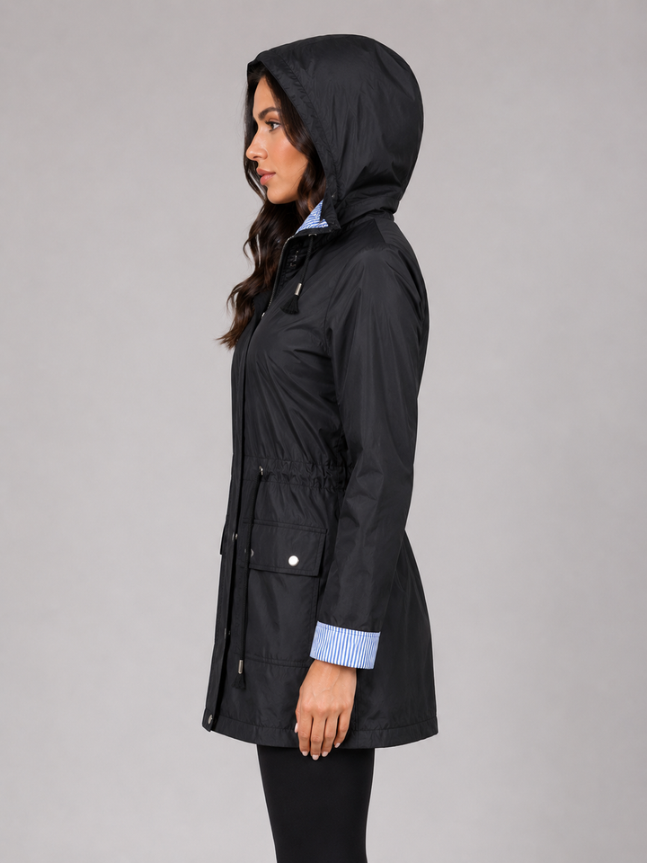 Chaqueta impermeable ligera con capucha