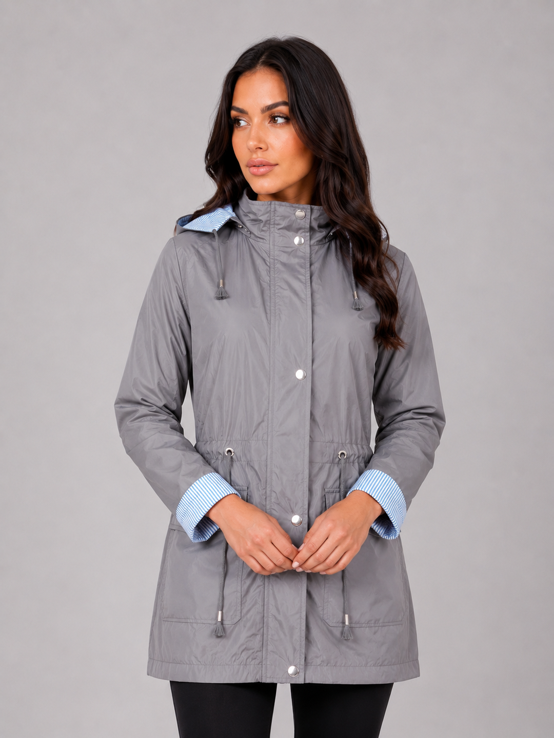 Chaqueta impermeable ligera con capucha