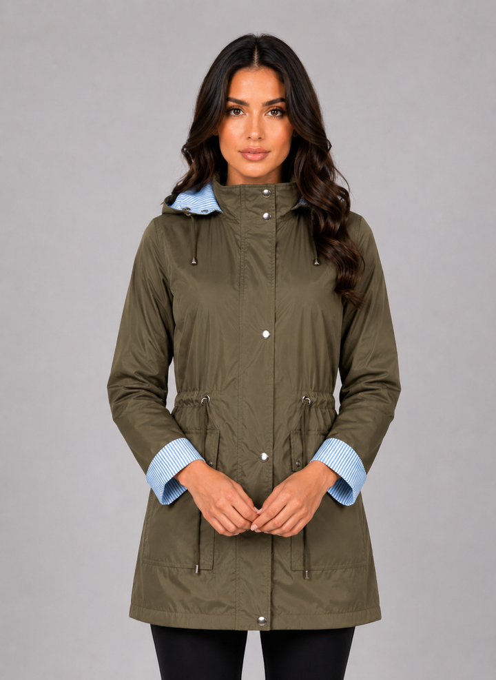 Chaqueta impermeable ligera con capucha