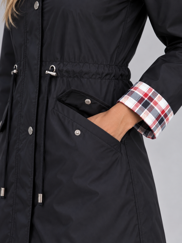 Parka larga antilluvia con capucha