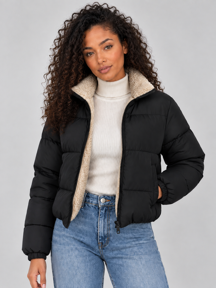 Chaqueta acolchada corta con sherpa