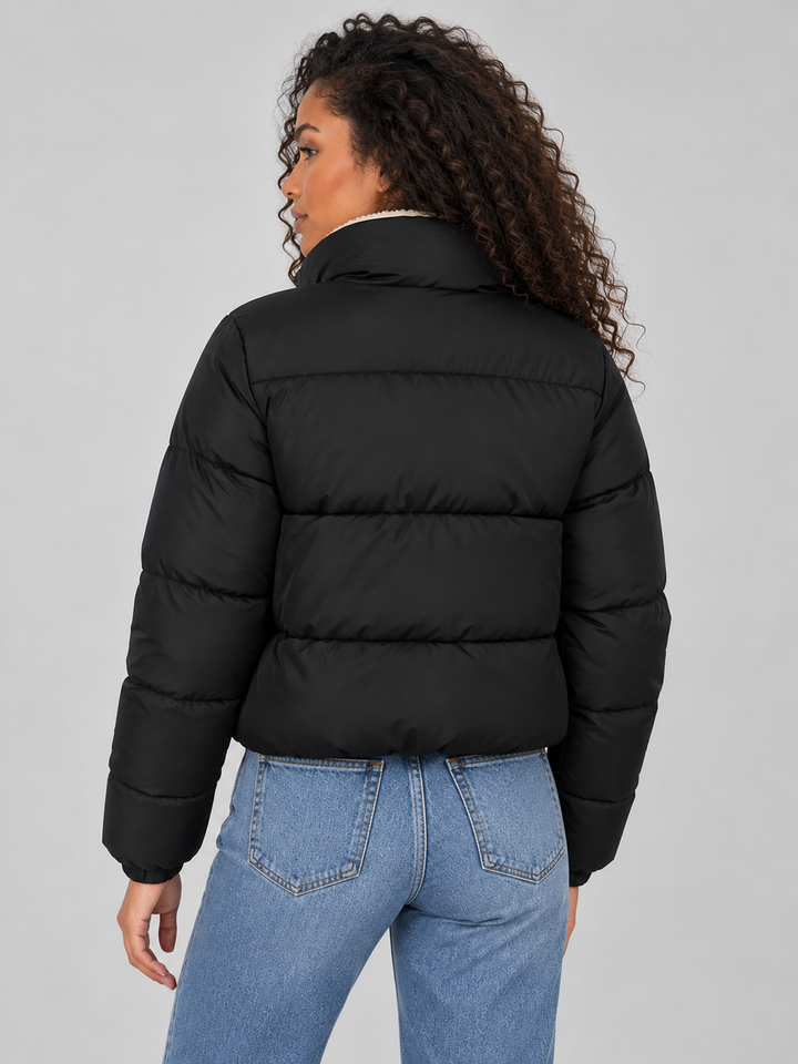 Chaqueta acolchada corta con sherpa