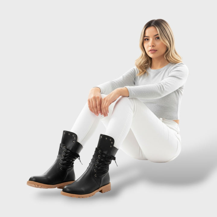 Botas de Media Caña con Cordones y Detalles de Tachuelas