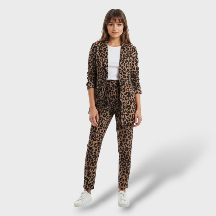 Conjunto elegante de mujer estampado leopardo
