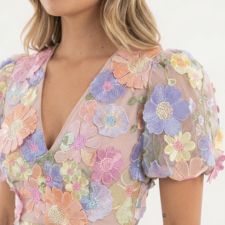 Vestido Corto Floral Bordado