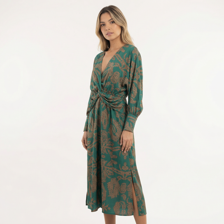 Vestido Elegante de Corte Clásico