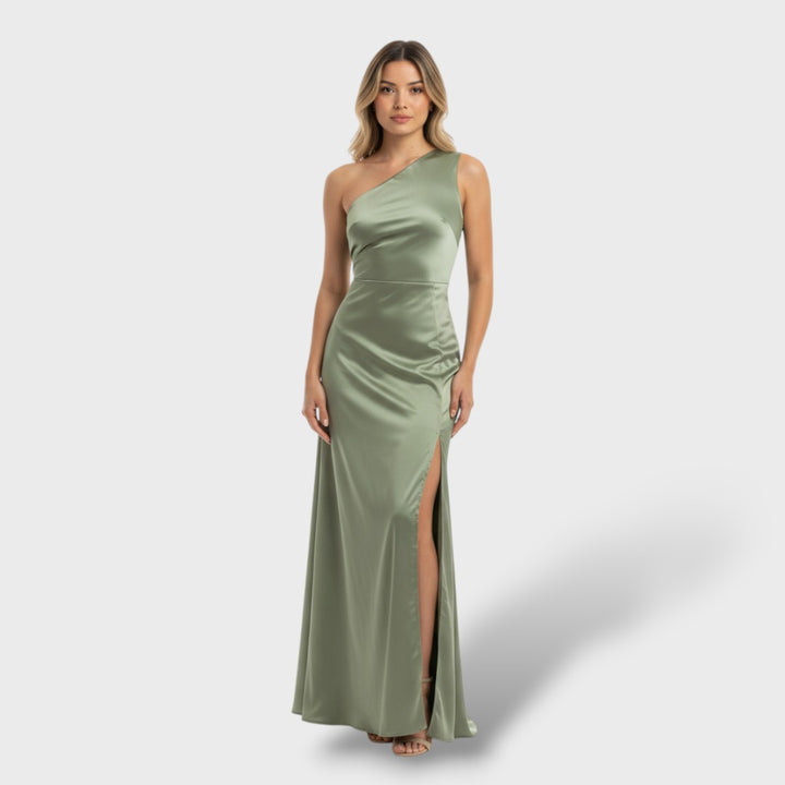 Vestido elegante ajustado con abertura asimétrica