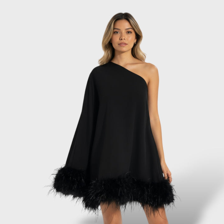 Vestido mini asimétrico con plumas