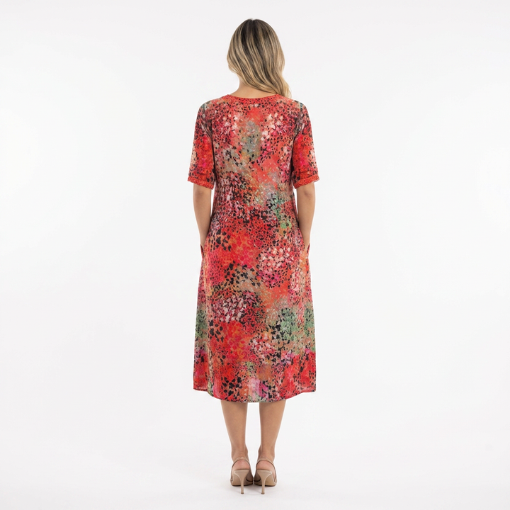 Vestido midi colorido mujer elegante