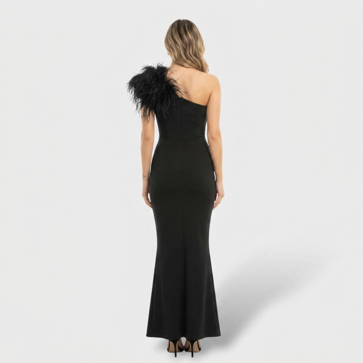 Vestido Maxi con Plumas Elegante