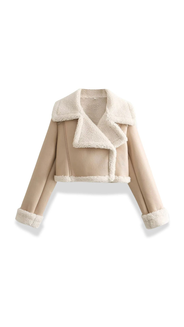 Chaqueta corta efecto piel borreguito