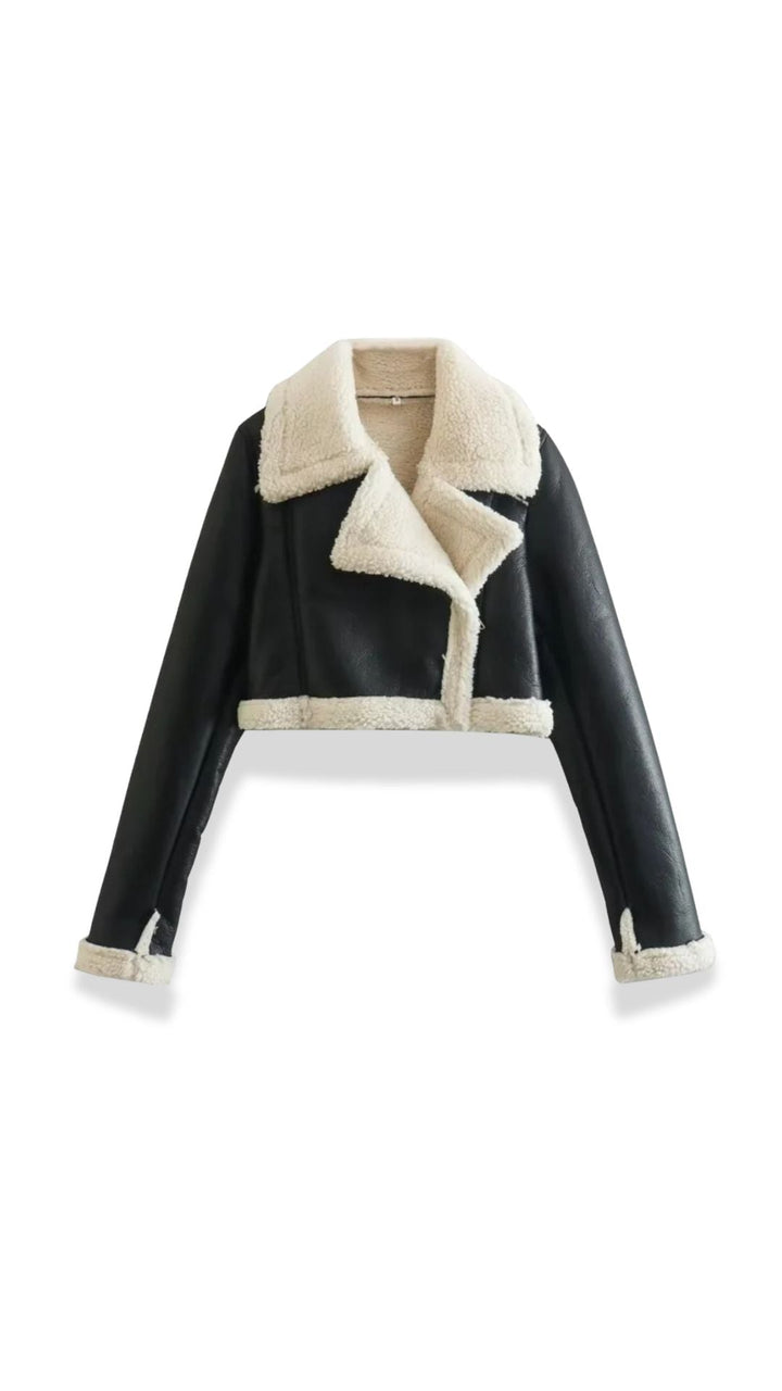 Chaqueta corta efecto piel borreguito