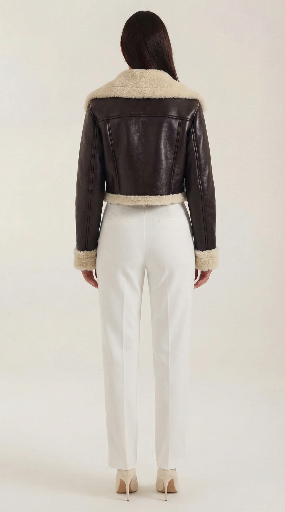 Chaqueta corta efecto piel borreguito