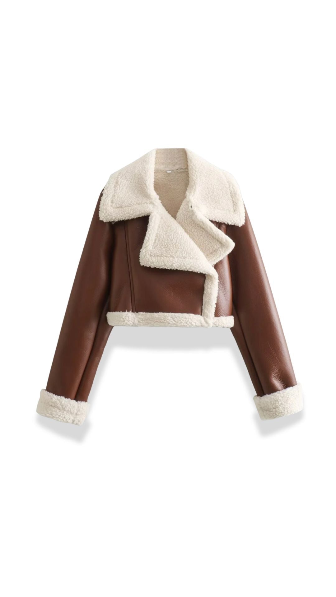 Chaqueta corta efecto piel borreguito