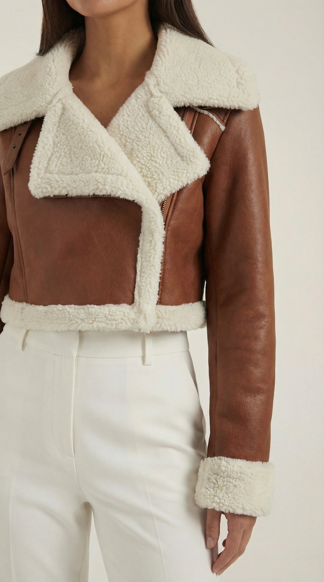 Chaqueta corta efecto piel borreguito