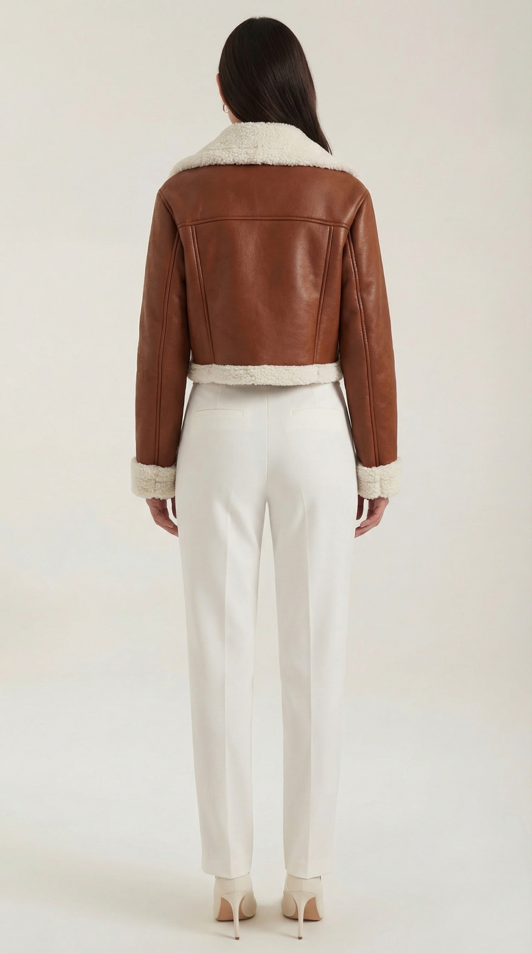 Chaqueta corta efecto piel borreguito